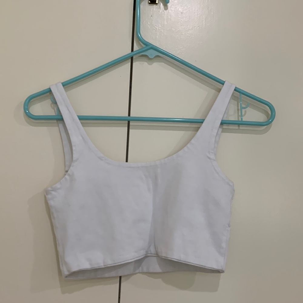White cropped cotton on tank top
